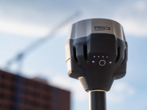 Emlid wprowadza nowy odbiornik GNSS – Reach RS3 z funkcją kompensacji ...
